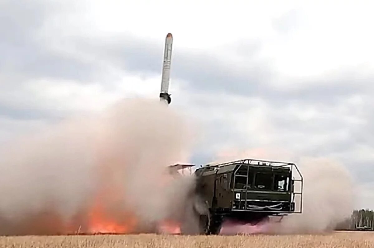    Минобороны РФ показало кадры уничтожения крупного склада вооружения ВСУ