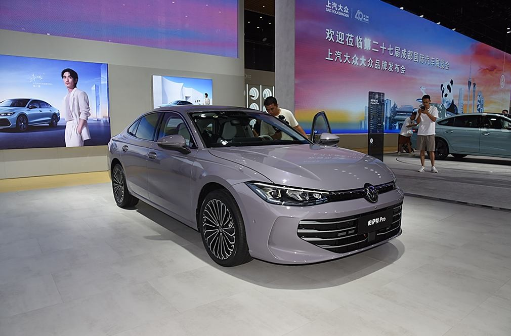 Презентация нового Volkswagen Passat Pro на выставке в Чэнду 
