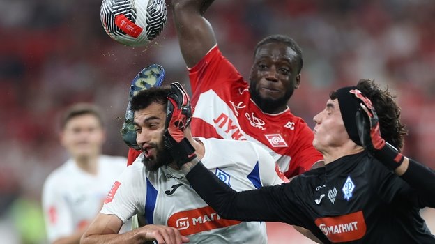    Миенти Абена в матче против махачкалинского «Динамо».Александр Федоров