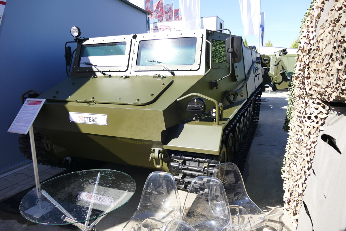 Судя по поведению на стенде, машину особо не стремились демонстрировать.