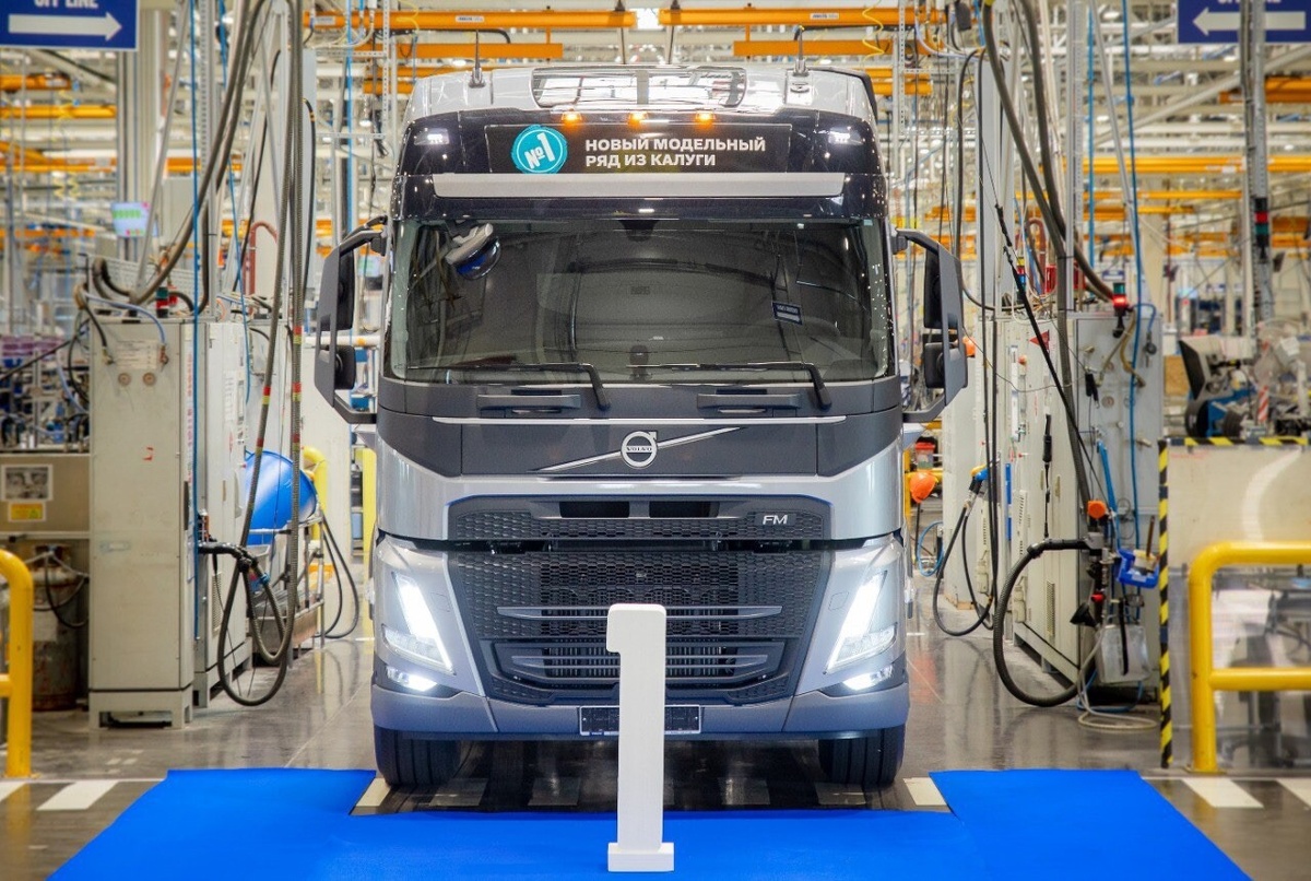 Когда-то на площадке в Калуге делали вот такие грузовики Volvo. «Потенциальная» мощность предприятия – 15 тысяч тяжёлых грузовиков в год. 