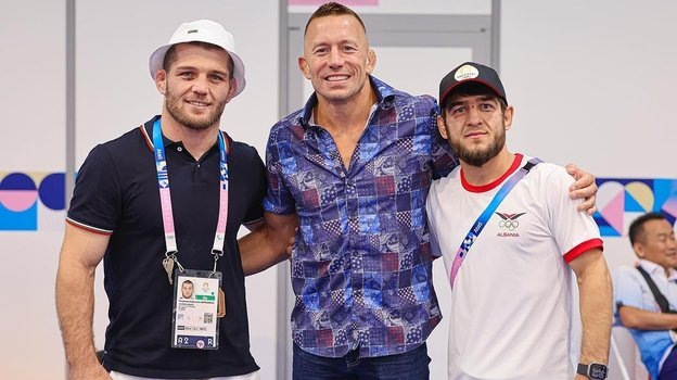    Магомед Рамазанов (слева), Джордж Сен-Пьер (в центре) и Зелимхан Абакаров. Соцсети