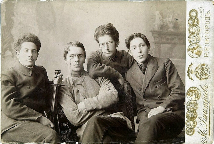  Зиновий с остальными братьями Свердловыми. / Фото: www.cont.ws