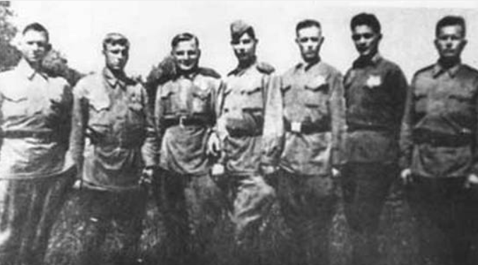 Группа разведчиков, которые захватили «языка» (июль 1943 г.) 
