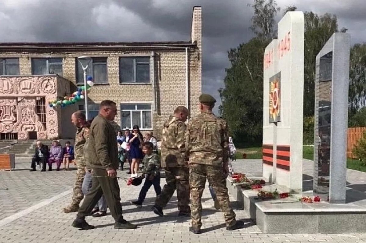    В уральском поселке реконструировали памятник участникам ВОВ