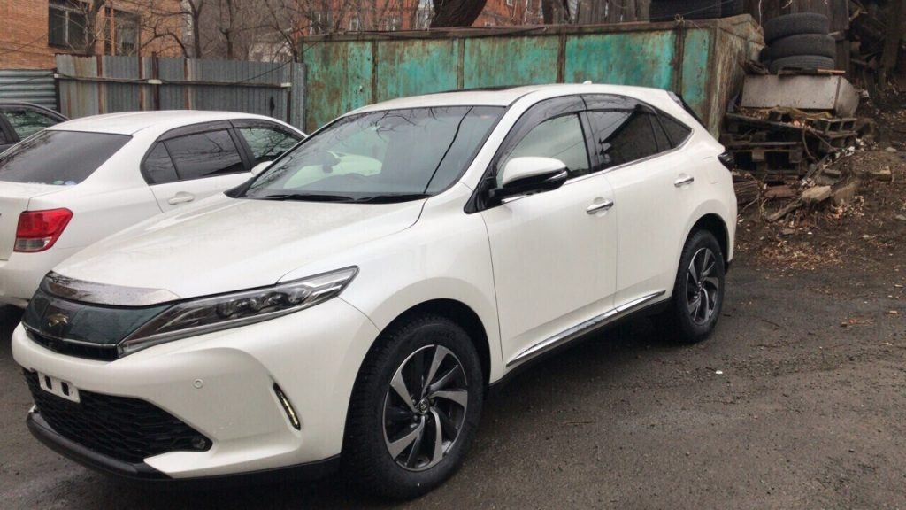 Toyota Harrier 2018: «не то пальто»— слишком высокий расход топлива. Накладно, особенно в режиме постоянных зимних прогревов в Сибири.