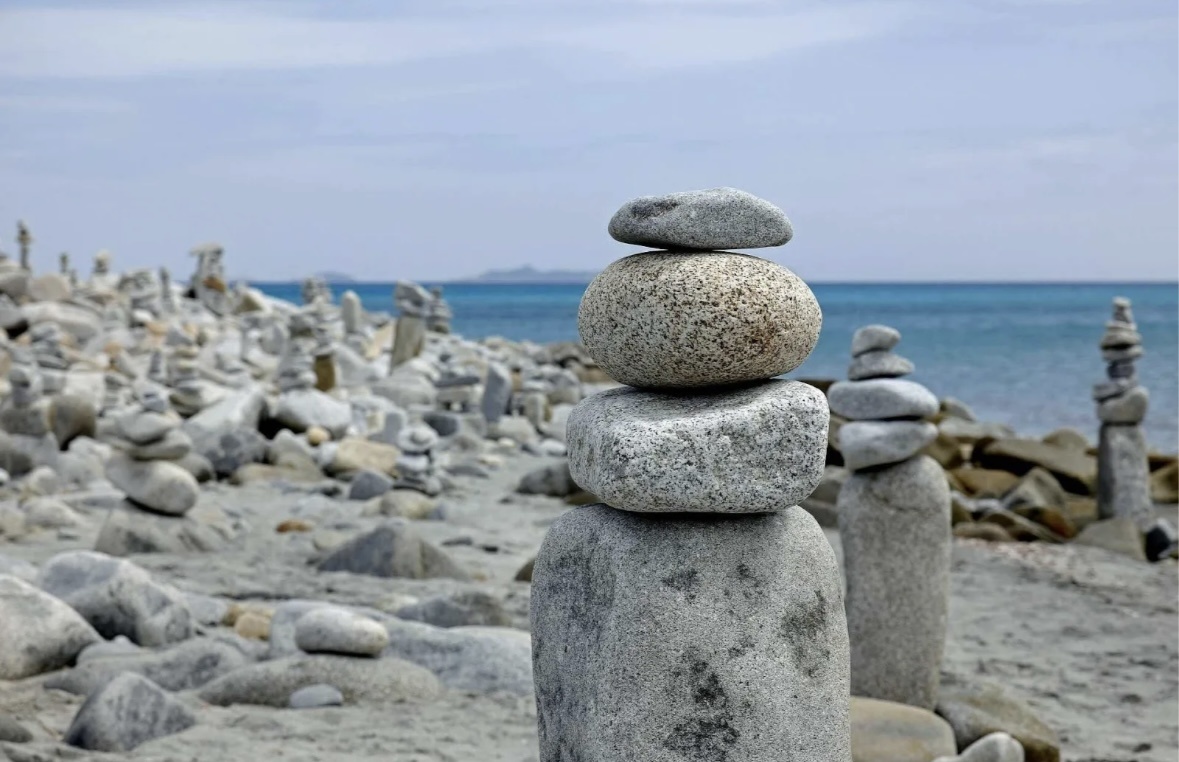 4 камня - хорошо. Это минимальный набор.