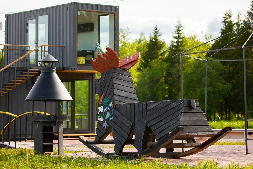 В доме Tiny House можно не только романтично провести время со второй половинкой, но и примерить на себя концепцию сознательного отказа от проживания в большом доме.