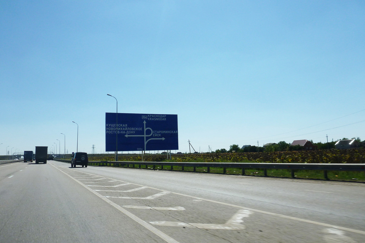 На протяжении всего маршрута на всех крупных развязках вам помогут знаки-указатели. Фото: Alexey Evgen'evich / Яндекс Карты