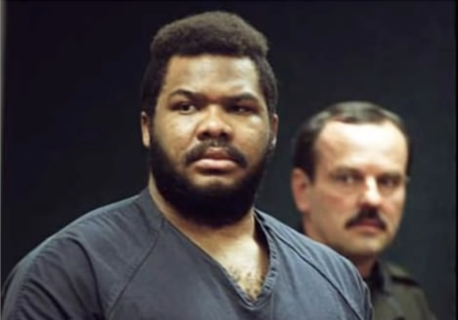 1999 год, Айк Ибеабучи в зале суда