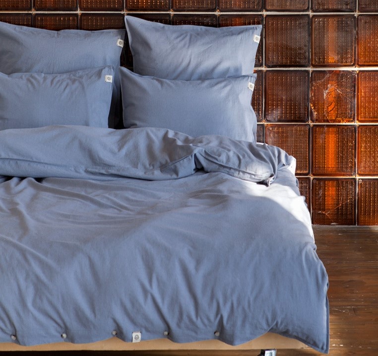 У известного производителя Luxberry есть целая коллекция постельного белья Лён и Хлопок, сшитая из полульна высокого качества. Состав: 70% хлопок и 30% лён. 