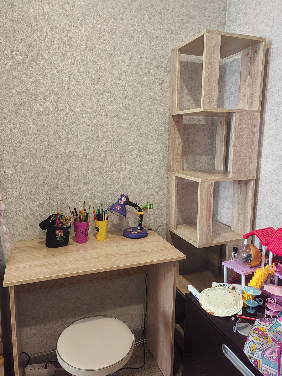 Стол и этажерка . Потом стул ещё купим