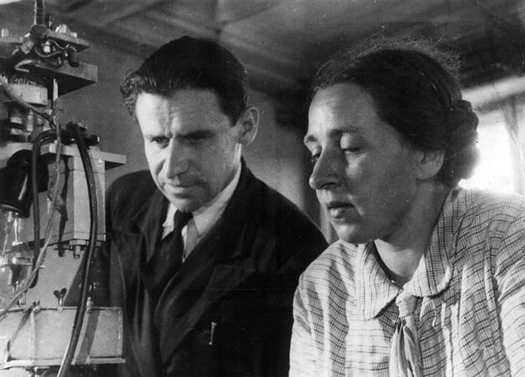 Б.Р. Лазаренко и Н.Е. Лазаренко