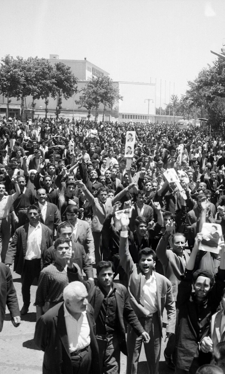 #2 Беспорядки в Тегеране после ареста аятоллы Хомейни, 1963 год.
