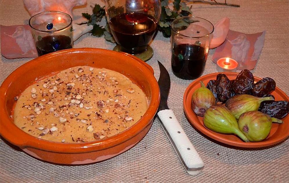Римский перченый медовый торт с инжиром и финиками от De Re Coquinaria