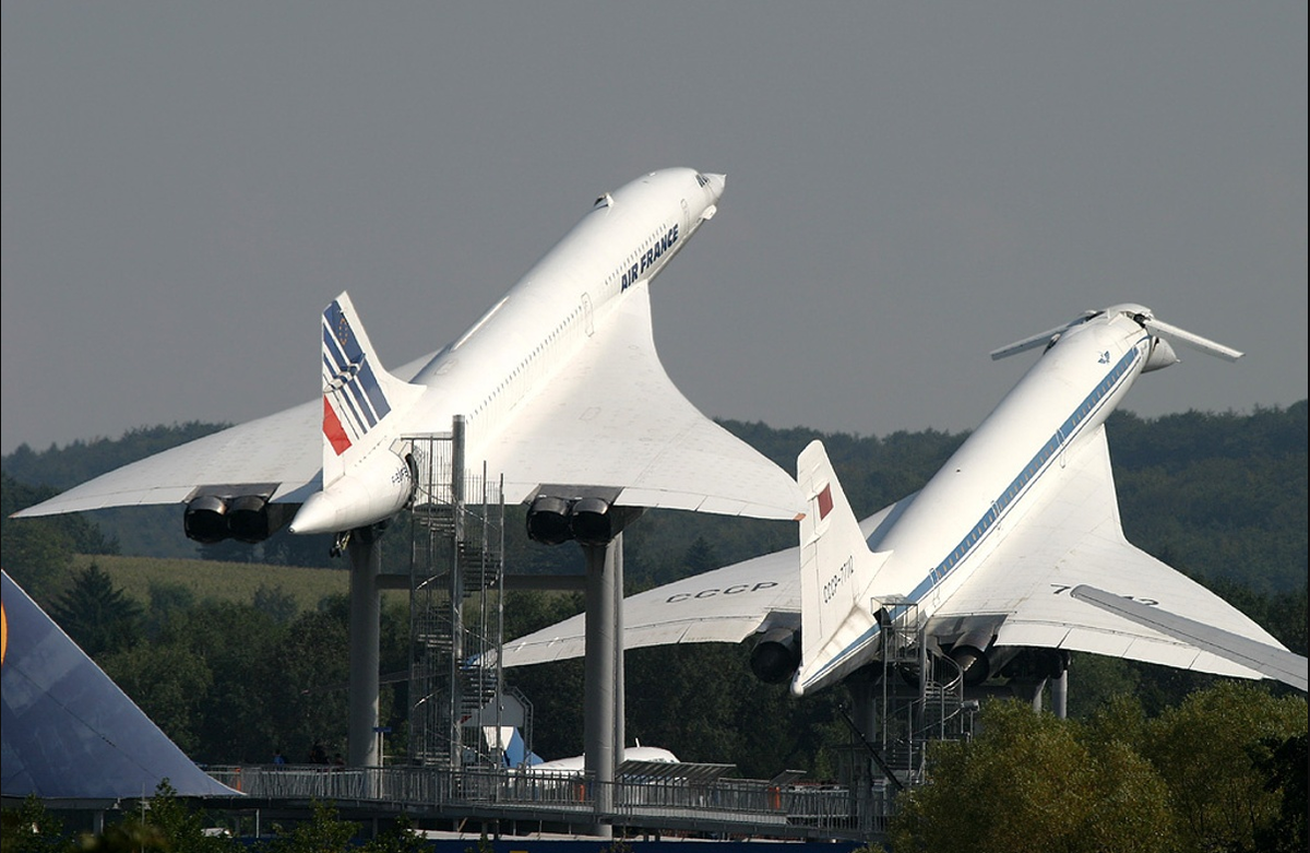 Concorde (слева) и Ту-144 вместе