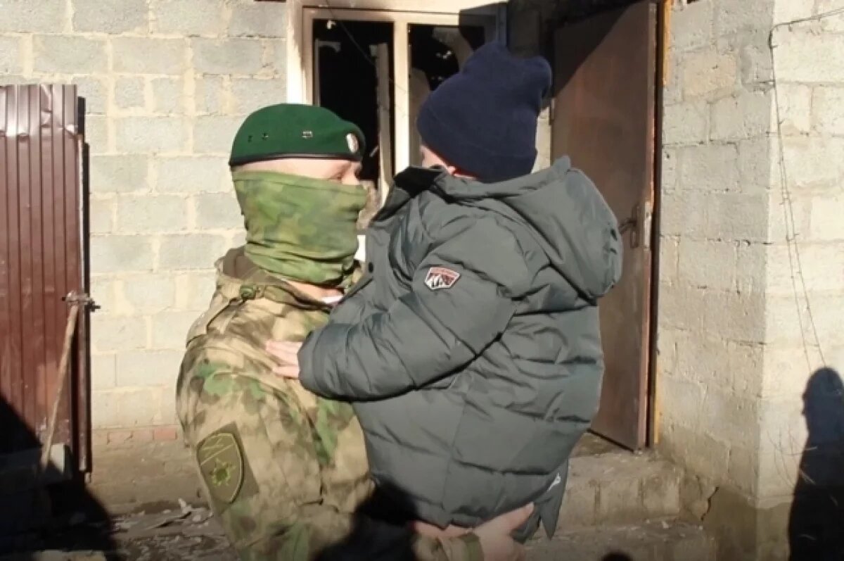    Росгвардеец со Ставрополья получил медаль за спасение малыша из пожара