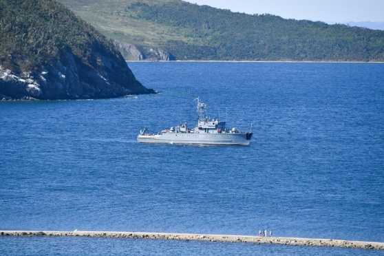    Экипаж военного корабля ТОФ спас людей, которых ветром уносило в море Анастасия Романова