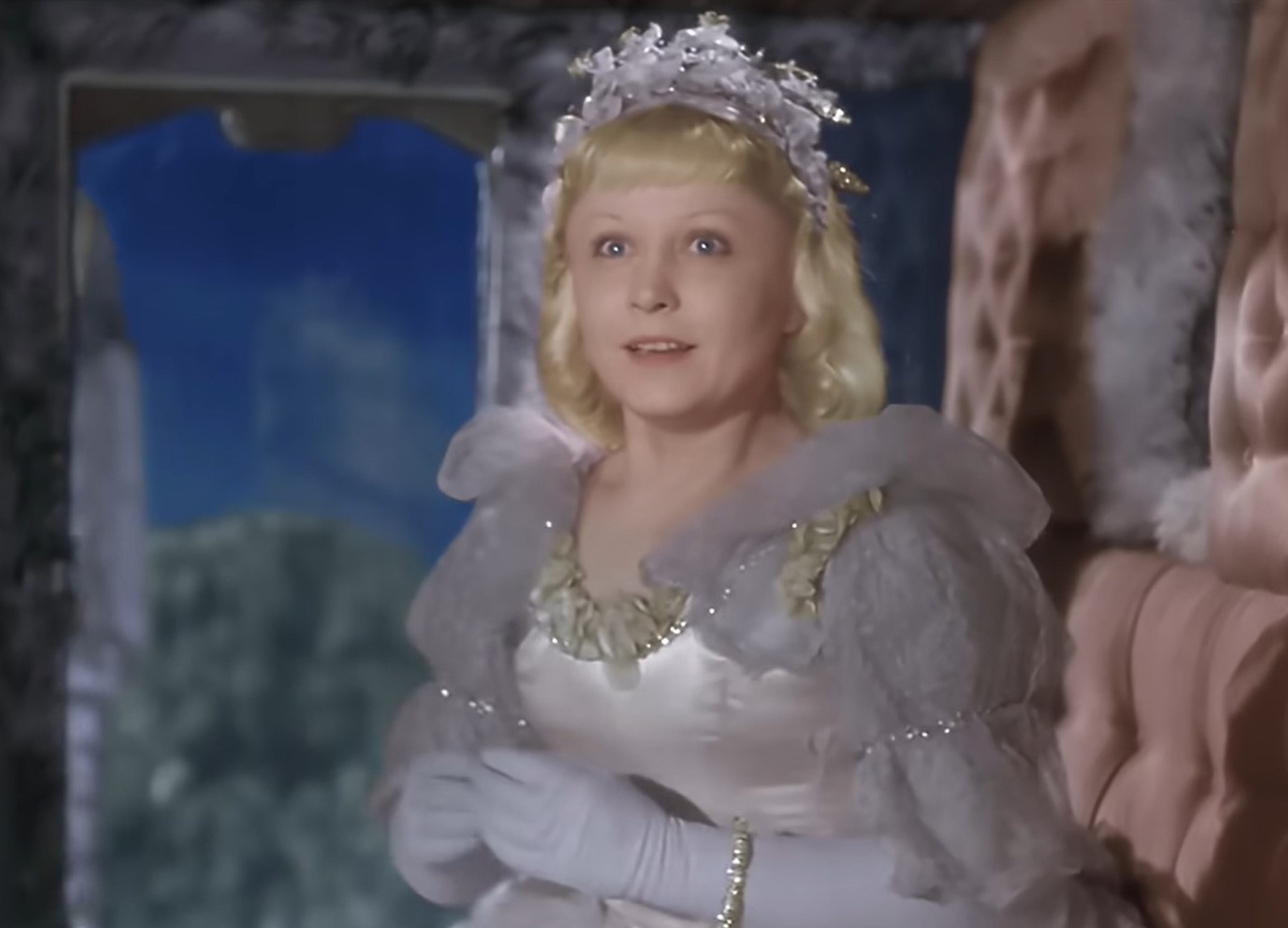 Кадр из фильма "Золушка" 1947 год