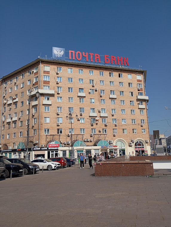 Вывеска впечатлила. Масштаб