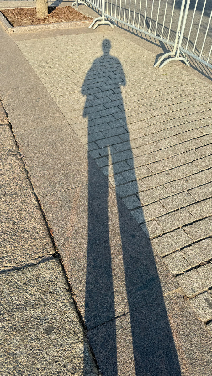 У экскурсии в одиночестве есть минус: приходится фотографировать свою тень 