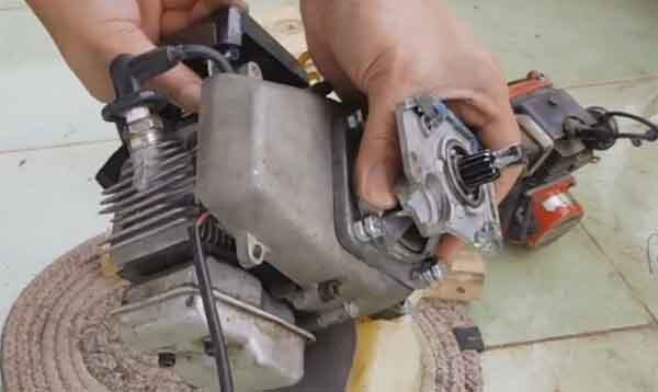 Мотор от газонокосилки, бывший в употреблении, но остающийся работоспособным, допустимо успешно применить в качестве привода домашнего генератора