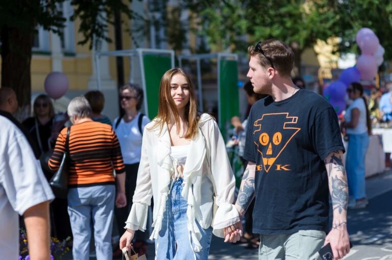    Оренбургу 281 год. Сегодня — это крупнейший политический, культурный и промышленный центр Марина Шарт