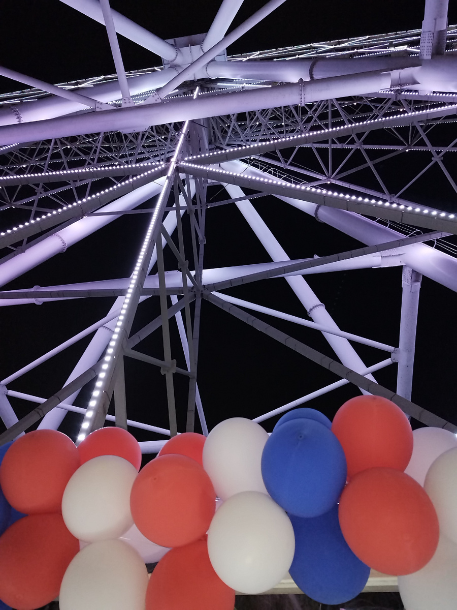 Колесо обозрения "Одно небо", парк Октябрьской революции, пл. Театральная, 3