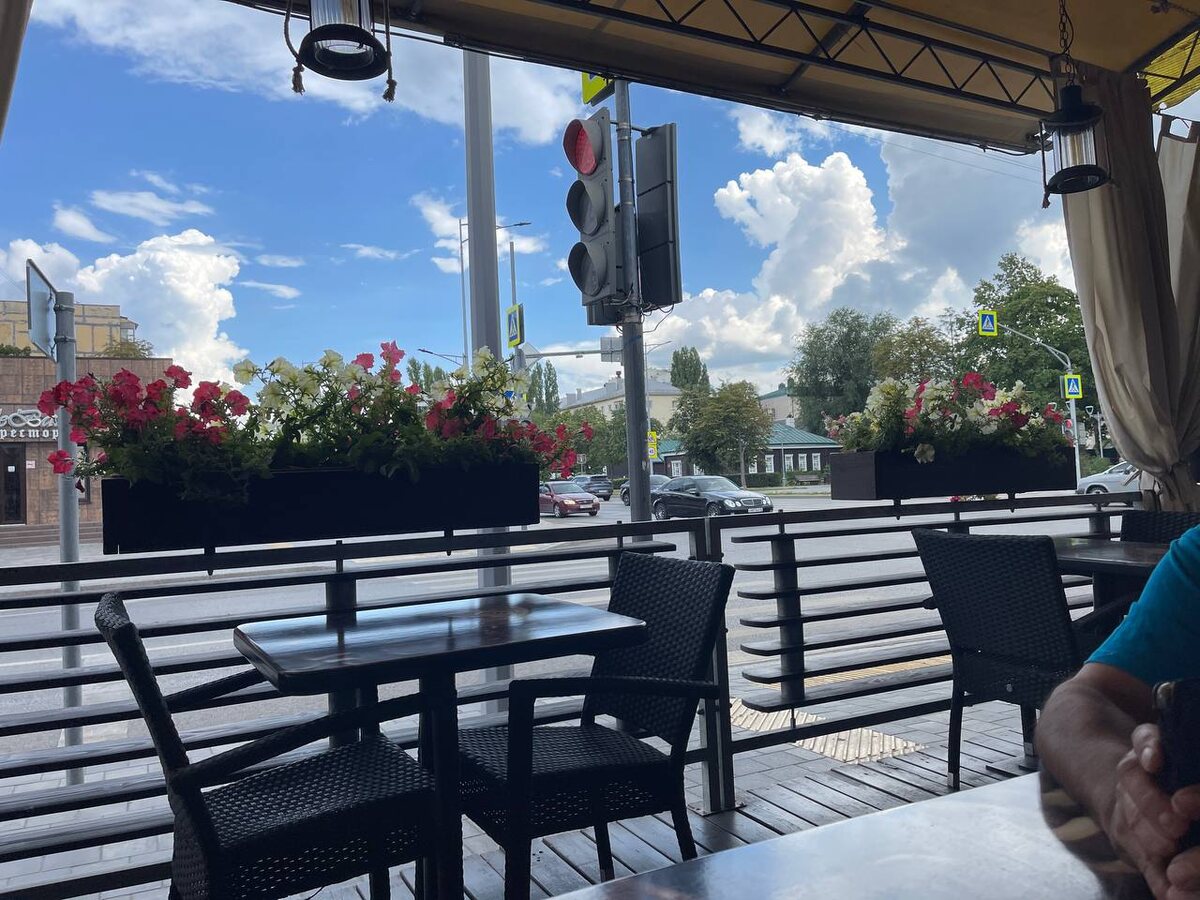 Это единственная фотокарточка из феста на Плеханова с уличной верандой