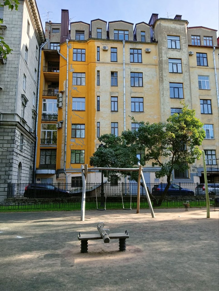 Дворик на Петроградской 