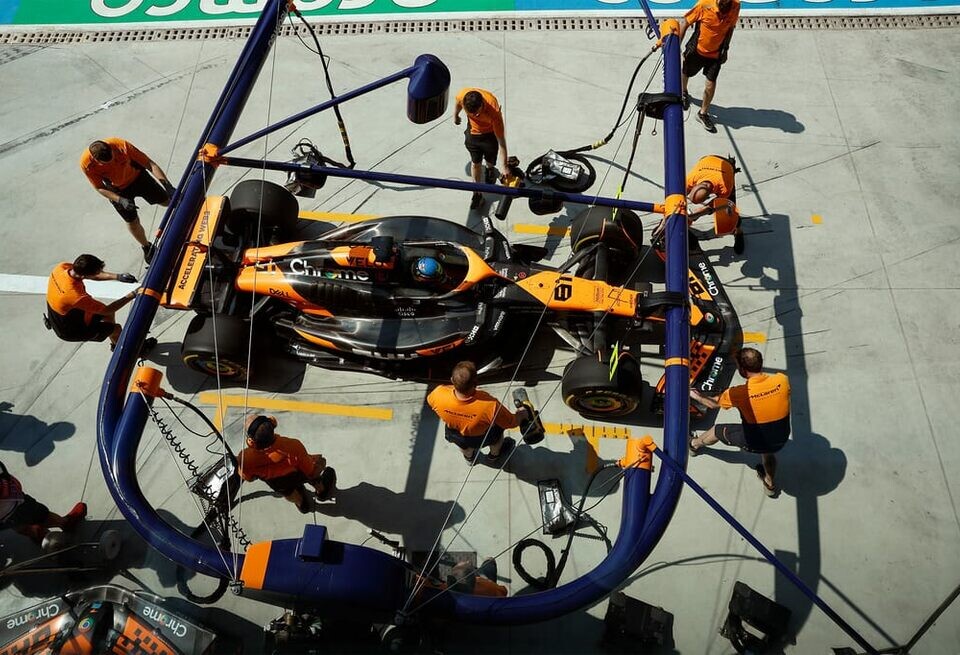    McLaren оштрафована на 10 тысяч евро за инцидент с ФерстаппеномMcLaren
