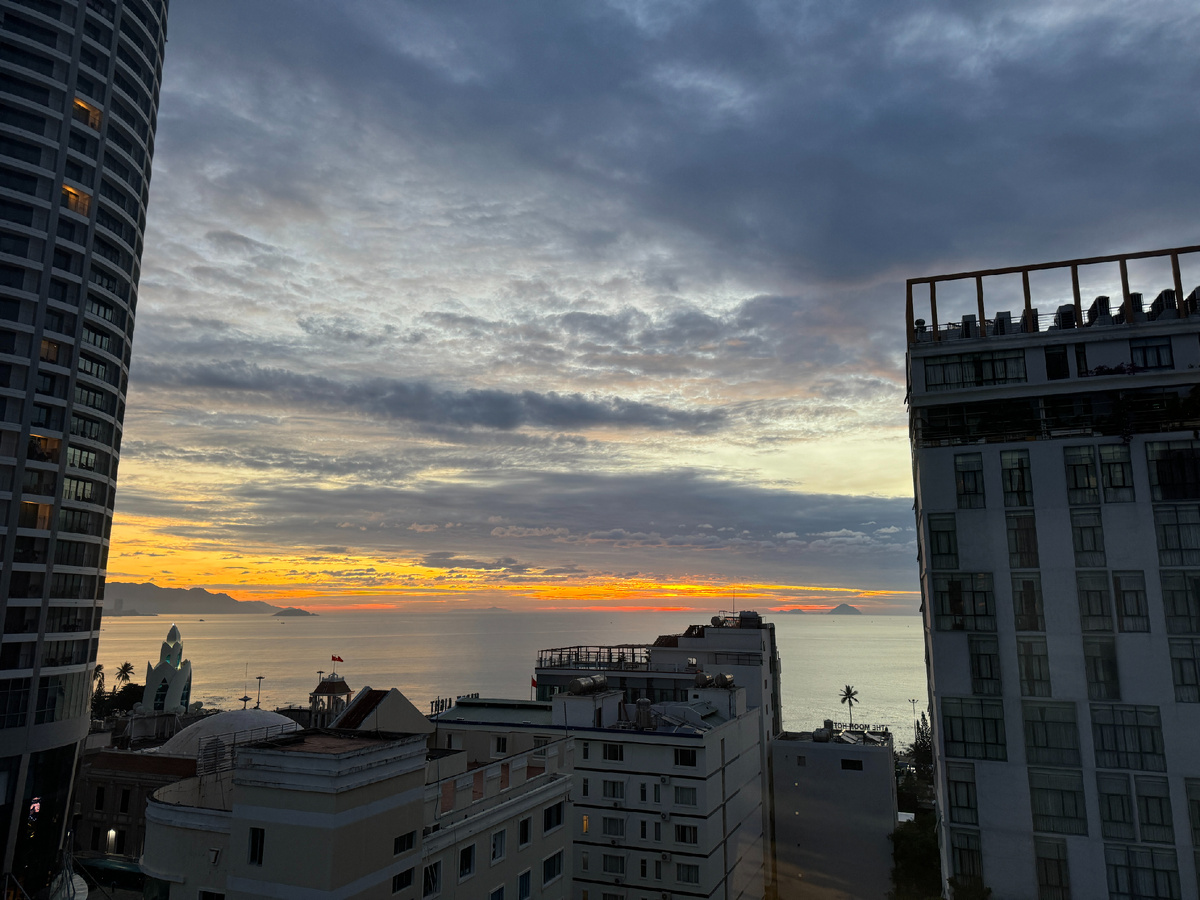 Вид из окна отеля Ibis Styles в Нячанге.