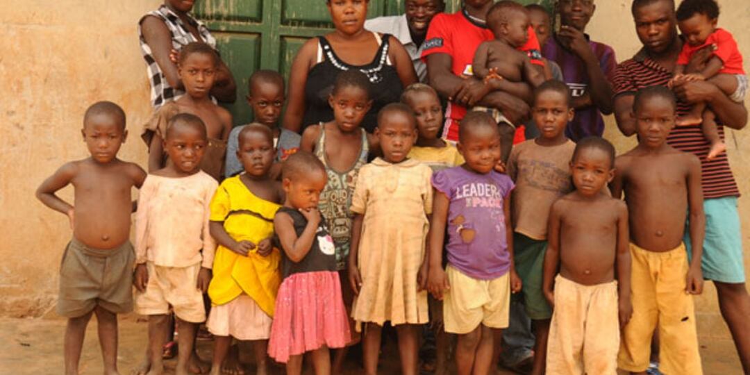 Мать 44 детей! Как живёт рекордсменка-роженица и как справляется со своими детьми