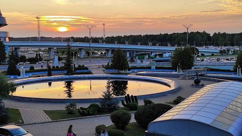 Закат из знания аэропорта. Все фото автора