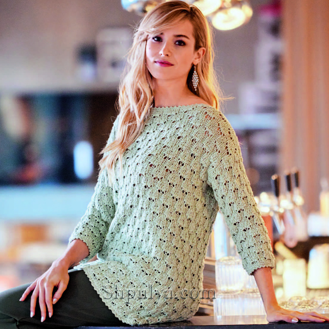 Длинный пуловер с рукавами ¾ ажурным и узором