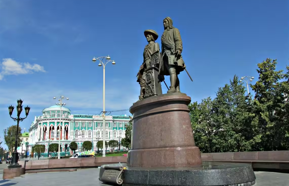 Памятник в Екатеринбурге