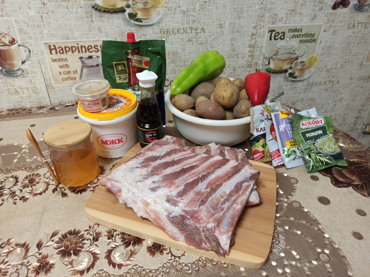 Ингредиенты для приготовления ребер с картошкой в духовке
