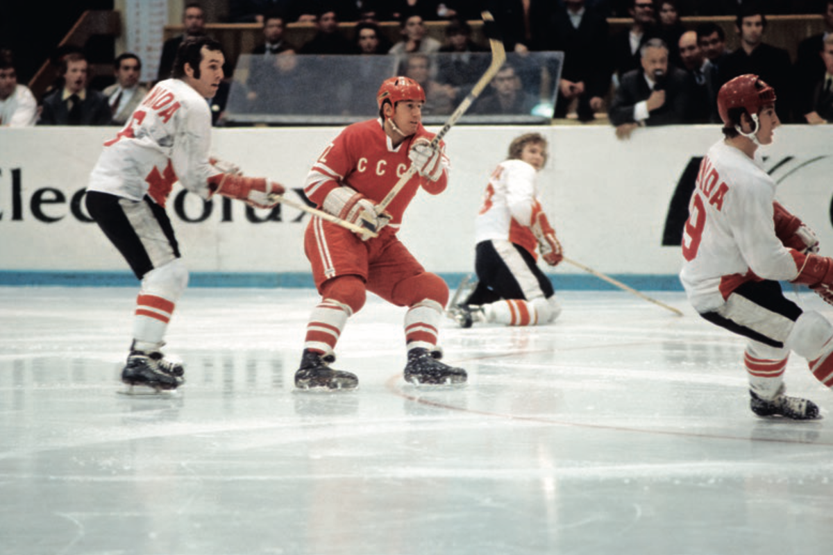 Хоккейный мир сразу же осознал, насколько важным событием стала Суперсерия. Игры СССР — Канада были столкновением разных школ, стилей игры. Защитник Юрий Ляпкин вспоминал: «Мы показали Канаде другой стиль игры. Канадцы играли сами за себя. Мы же были командой». Суперсерия повлияла на обе сборные: советский хоккей перенял канадский прессинг и силовую борьбу на льду, а североамериканская школа стала уделять больше внимания комбинационной командной игре.