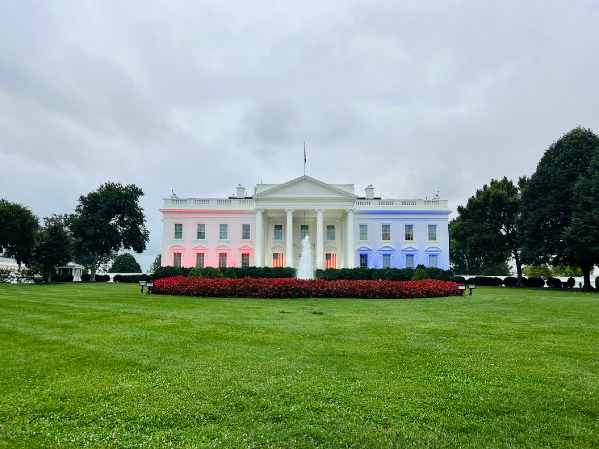 Белый дом. Фотография из личного архива. 