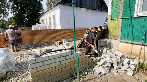 Перестраиваем старый деревенский дом. Что из этого выйдет? Зачем мы засыпаем палисадник землей?