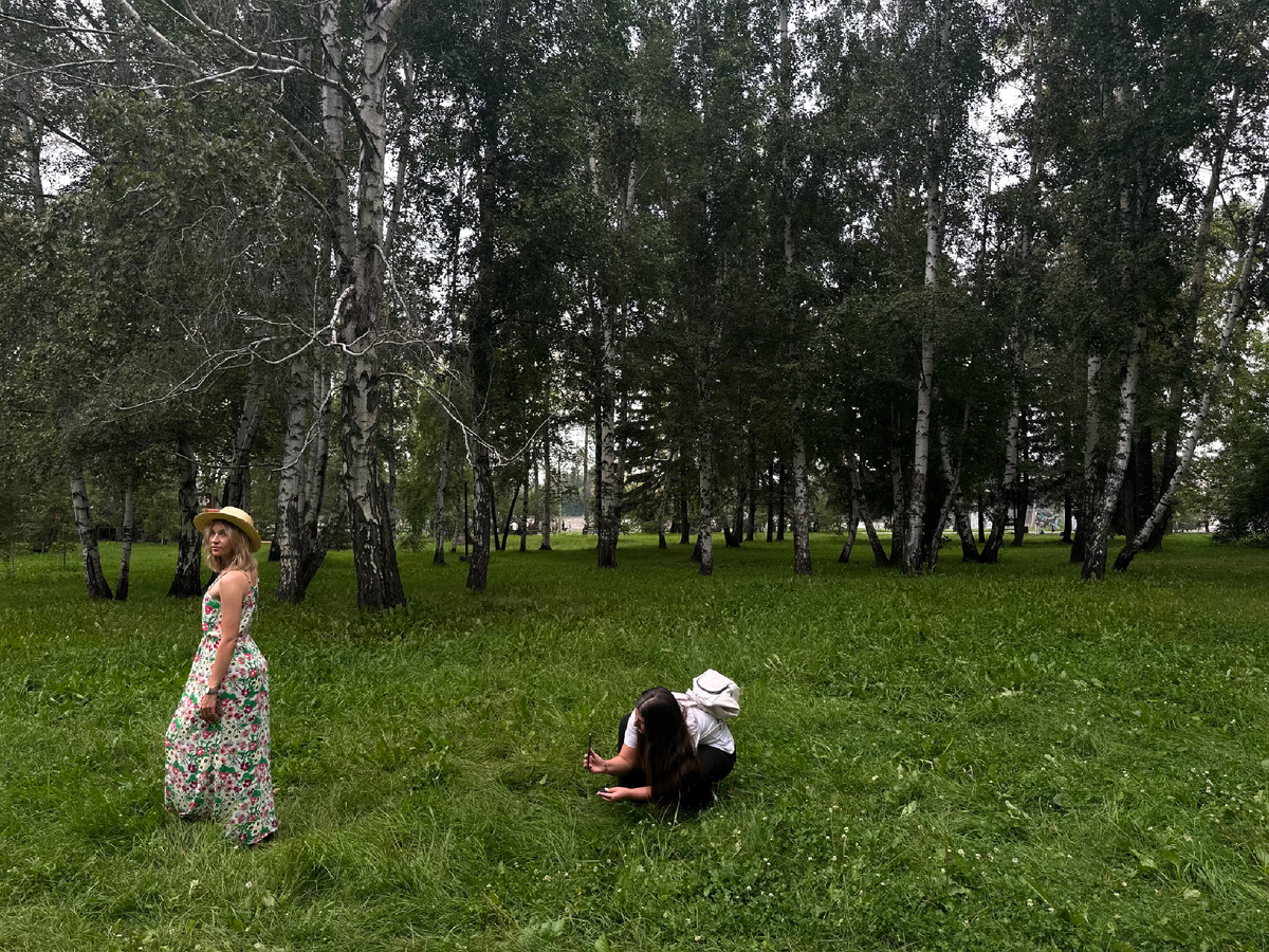 Фотосъемка с нижнего ракурса, для более утонченного силуэтного кадра.