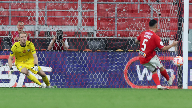    Эсекьель Барко реализует пенальти.Дарья Исаева