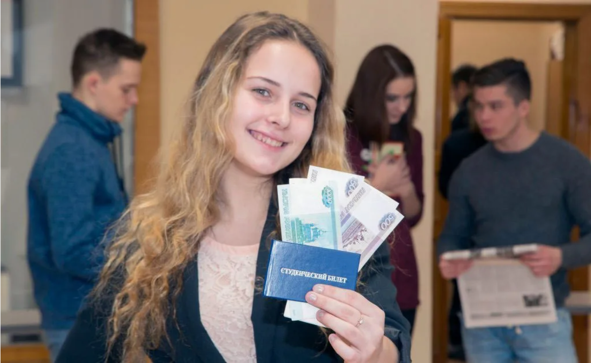 Какие стипендии положены студентам? И кто может рассчитывать на выплату в 75 000 рублей?