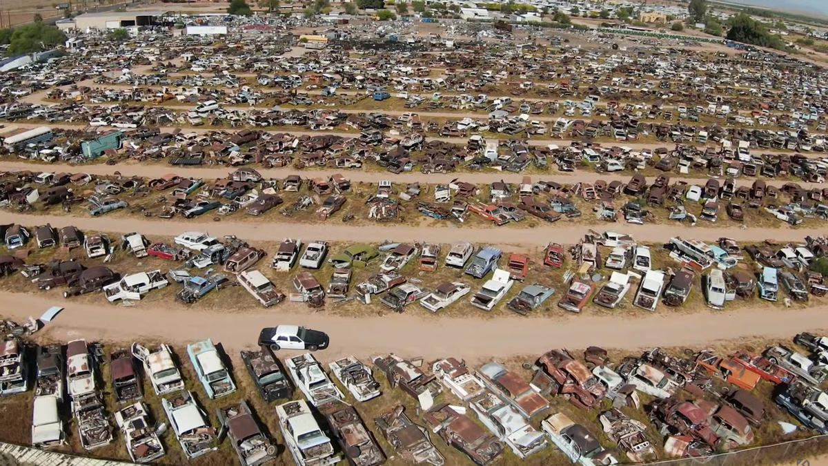    Свалка Desert Valley Auto Parts