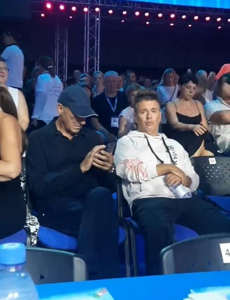 Но и этот творческий вечер прошел не совсем гладко. Губин остался верен себе: снобизм зашкаливал, на лице – маска неудовольствия.