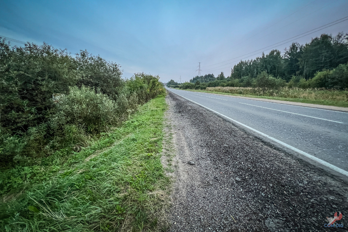 Вертлинское шоссе и неприметный поворот к Бездонному озеру. 