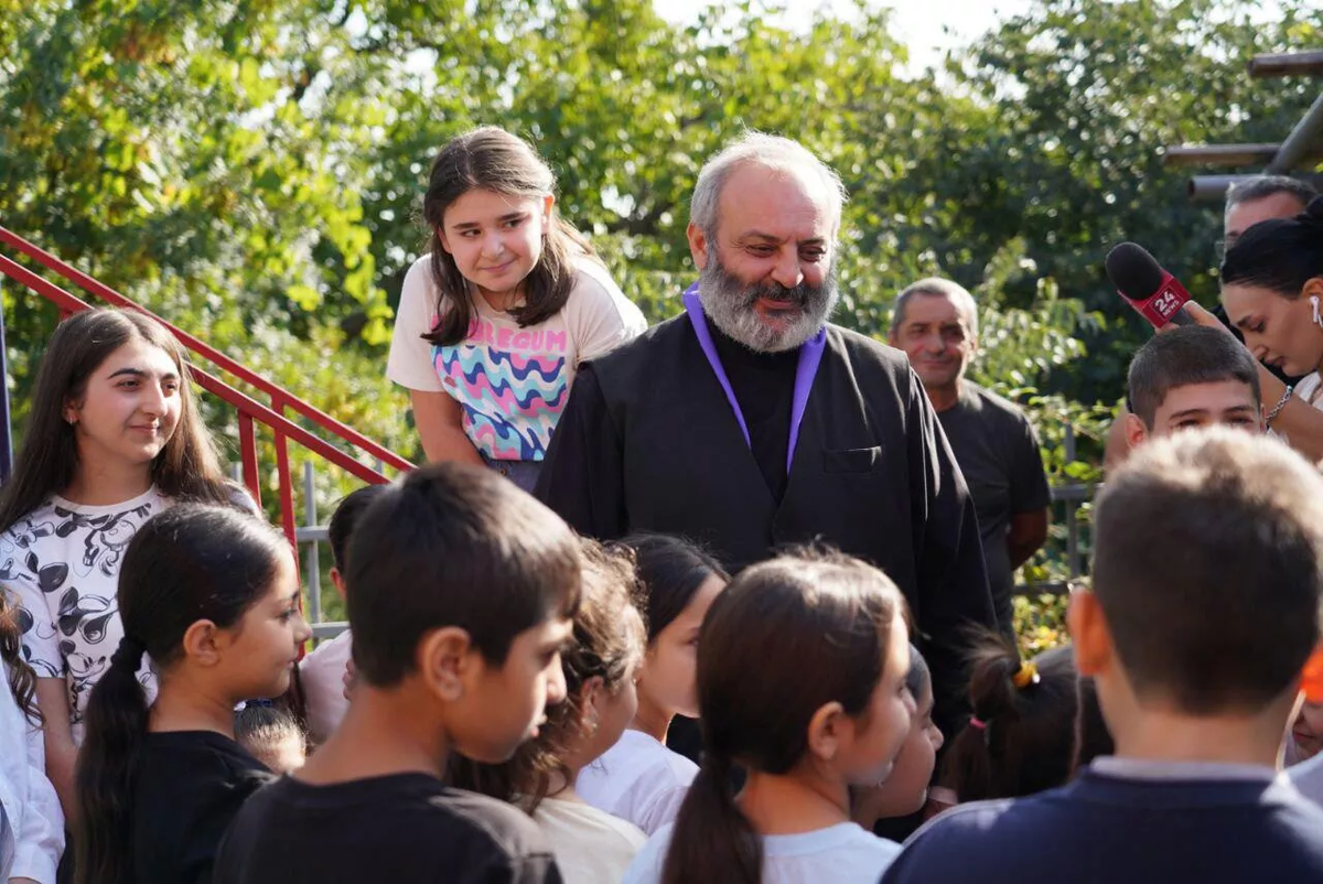 © Photo : Սրբազան պայքար