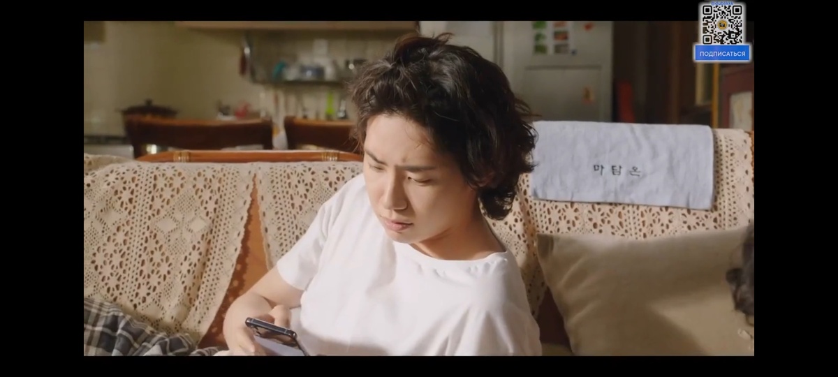 Плед, скорее всего, не вязаный, но мне кажется, я видела подобные схемы для вязания крючком.