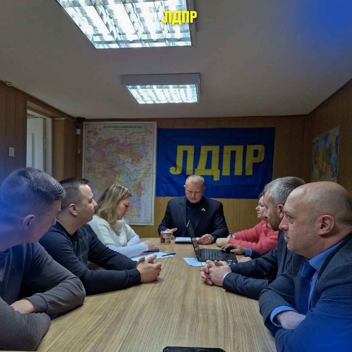 Заседание избирательного штаба ЛДПР Фото с сайта: https://vk.com/wall-3609497_8752?z=photo-3609497_457252627%2Falbum-3609497_00%2Frev