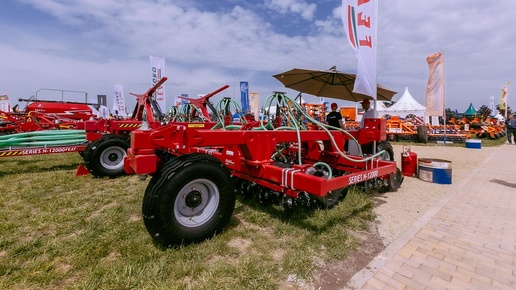 НаумАгро. Работа посевного комплекса No-Till FEATAGRO серии N-12000 по люцерне.